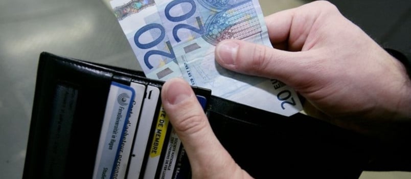 Αυξάνεται στα 650 ευρώ ο κατώτατος μισθός