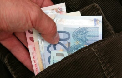 Εφάπαξ χρηματική ενίσχυση 600 ευρώ σε αστυνομικούς και λιμενικούς