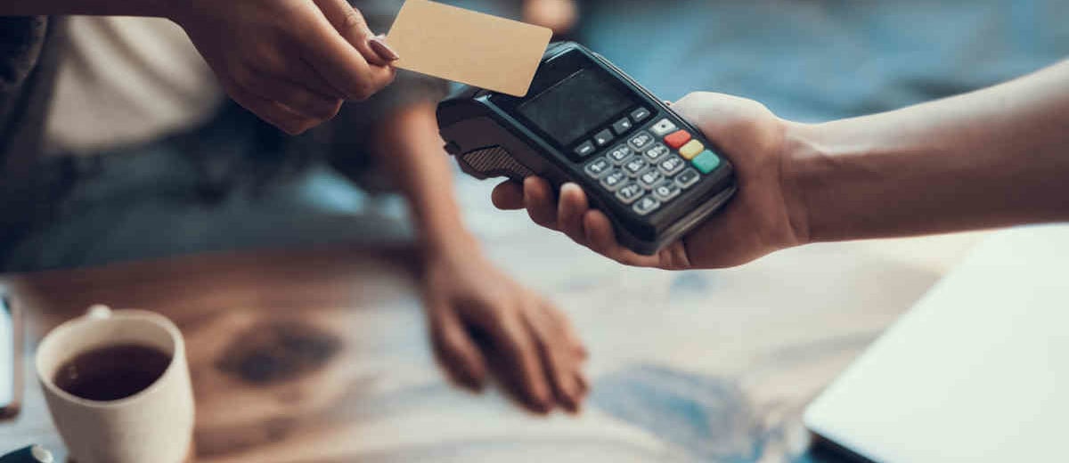 Τράπεζες. Το όριο των ανέπαφων συναλλαγών χωρίς ΡΙΝ έως 31-03-2021