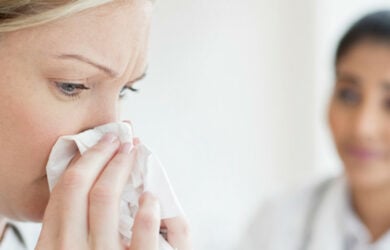 Κρούσματα γρίπης. Αυξάνονται οι επισκέψεις σε γιατρούς