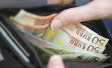 Ανακοινώθηκε επίσημα η αύξηση στον κατώτατο μισθό