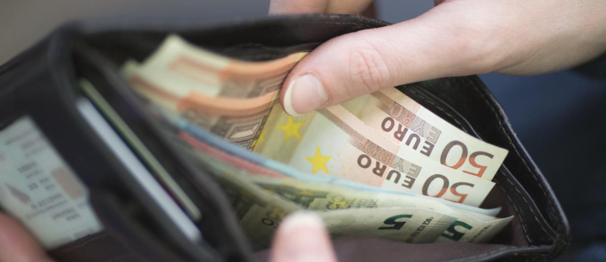 Ανακοινώθηκε επίσημα η αύξηση στον κατώτατο μισθό