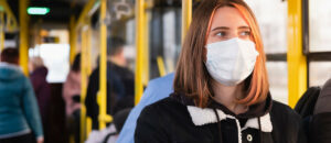 Υποχρεωτική χρήση μάσκας στις αστικές συγκοινωνίες και ταξί