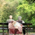 Πότε πληρώνονται 150 ευρώ σε ανασφάλιστους υπερήλικες