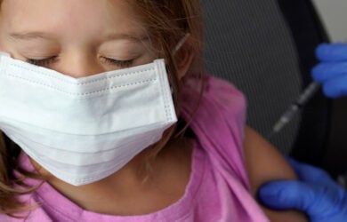 Ξεκινούν οι εμβολιασμοί των παιδιών 6 μηνών έως 4 ετών