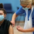 Ξεκινούν οι οι εμβολιασμοί με τα επικαιροποιημένα εμβόλια