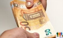 Μισθοί, συντάξεις, επιδόματα, πληρωμές