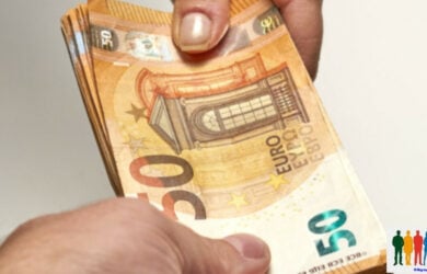 Πληρώνονται σήμερα τα 300 ευρώ σε μακροχρόνια ανέργους