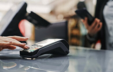 Παράταση στη διασύνδεση των POS με τις ταμειακές