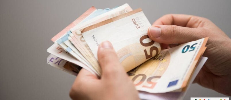 Μισθοί, συντάξεις, επιδόματα