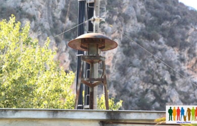 Σειρήνες συναγερμού και καμπάνες εκκλησιών σε όλη τη χώρα